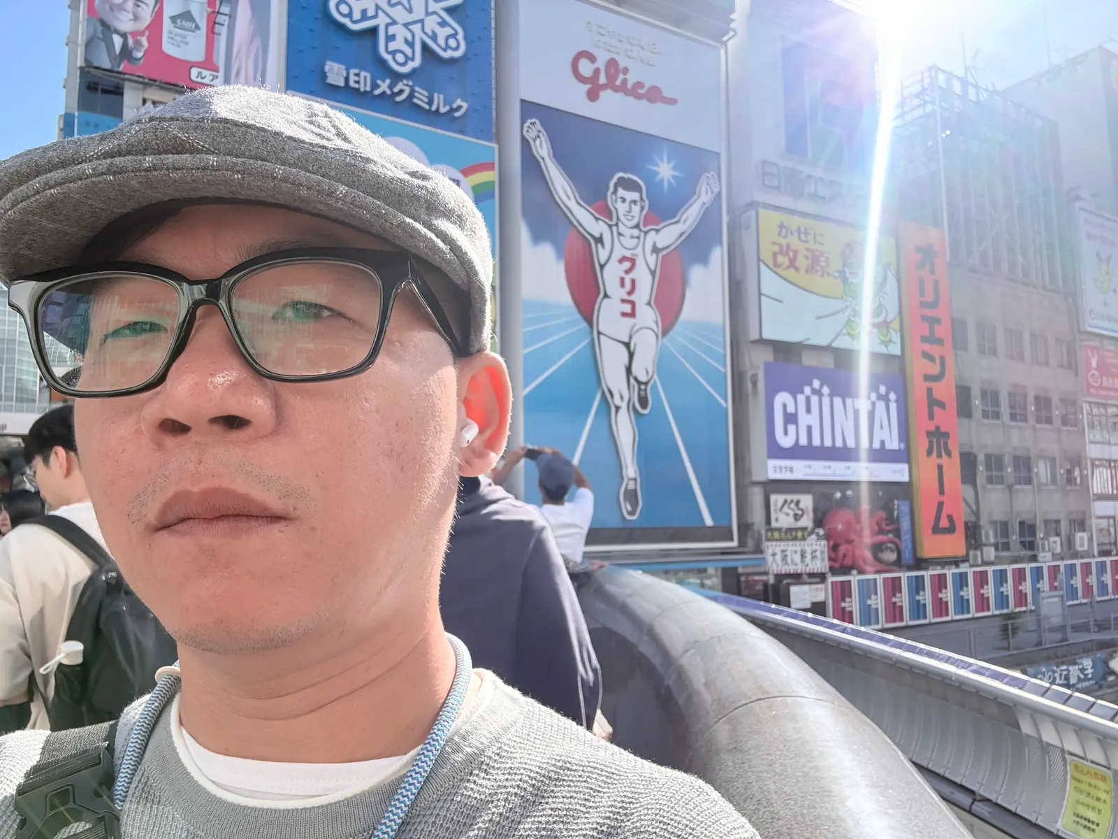 固力果看板前